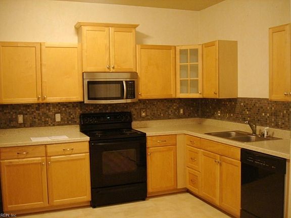 5th image of 1009 Nicklaus Dr