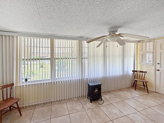 3rd image of 7991 Parkside Cir