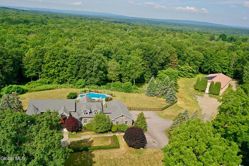 2nd image of 752 Waite Road