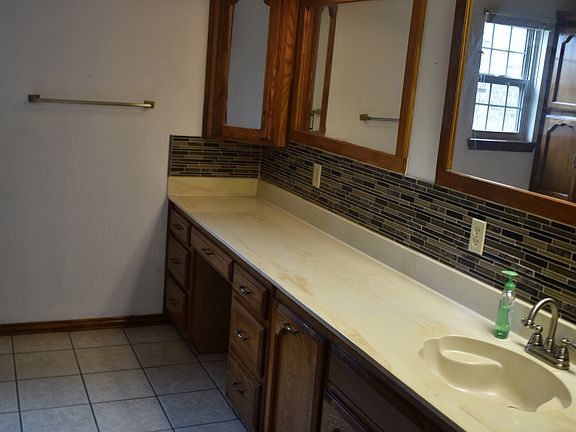 4th image of 1018 Avenue O