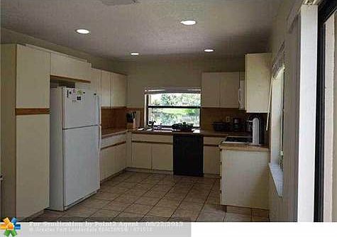 5th image of 2925 E Aviary Dr
