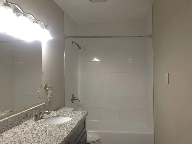3121 General Twining St — Photo 5