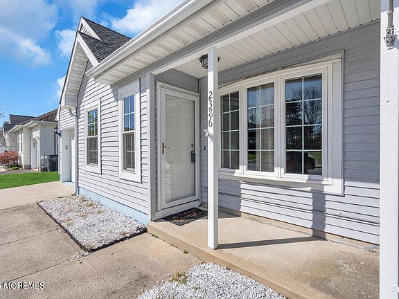 5th image of 2386 Mount Hood Lane