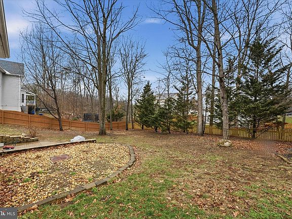 3rd image of 122 Lucy Long Ct