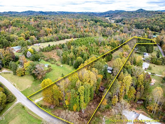 3rd image of 413 Countryside Ln