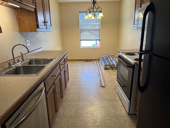 4th image of 1126 NW Scenic Dr