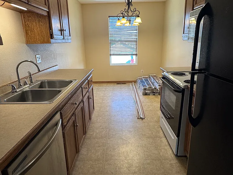 1126 NW Scenic Dr — Photo 4