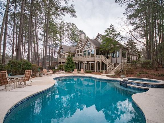 2nd image of 905 Tiverton Ln