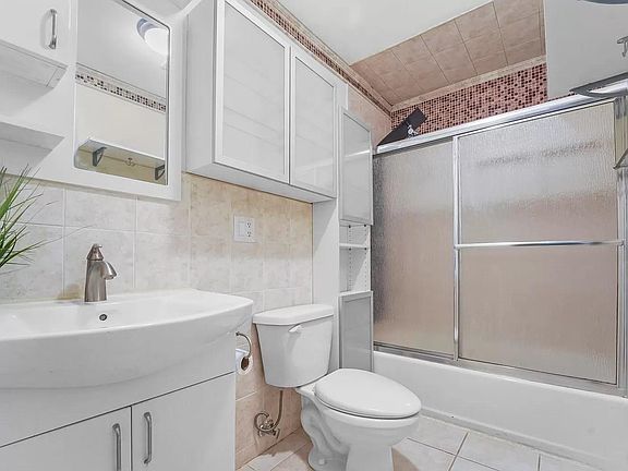 5th image of 821 Bergen Ave APT A7