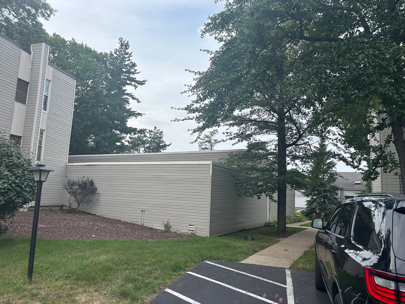 3 bed, 897 sqft, $1,640 — Photo 4