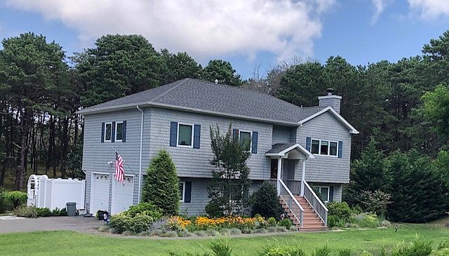 1st image of 10 Seneca Dr