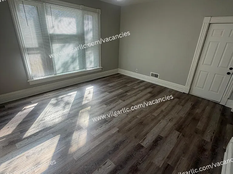 708 Perry St — Photo 8