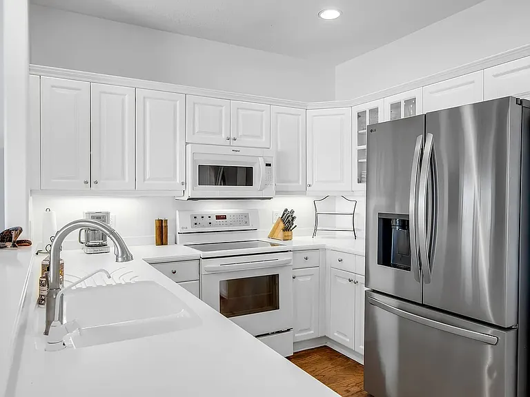 9203 Midnight Pass Rd — Photo 17