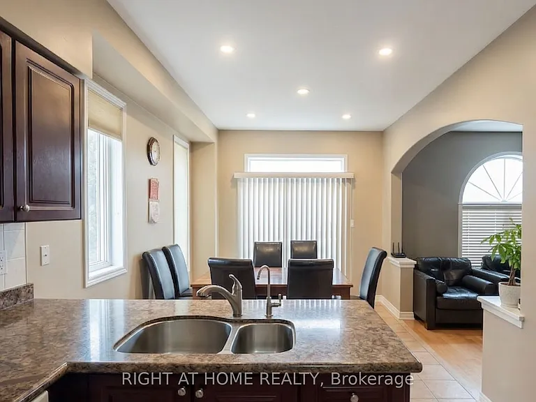 48 Cartmel Dr #UPPER ROOM — Photo 9