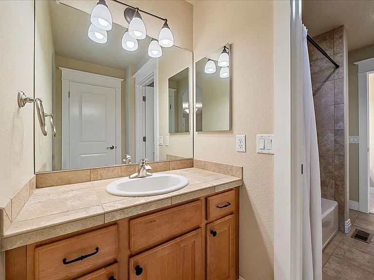6265 Diamond Ridge Pkwy — Photo 25