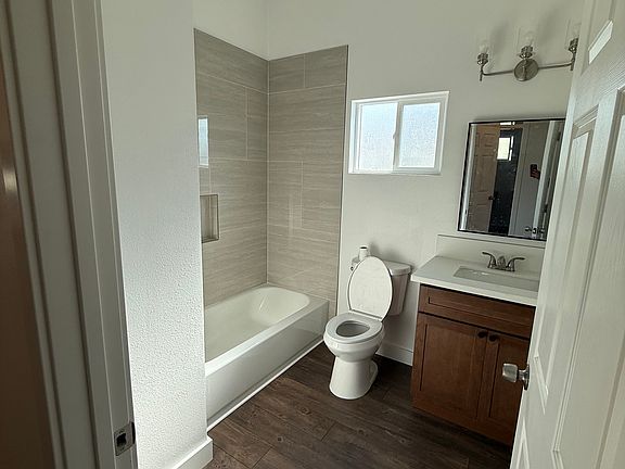 5th image of 5121 W Roberts Dr #2