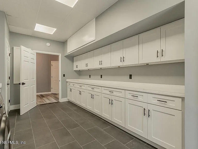 1770 Victoria Chase Ct — Photo 88