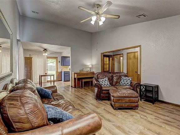 5th image of 533 Cypress Dr