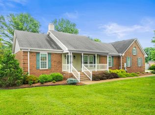 121 Biggs Rd, Cottontown, TN 37048