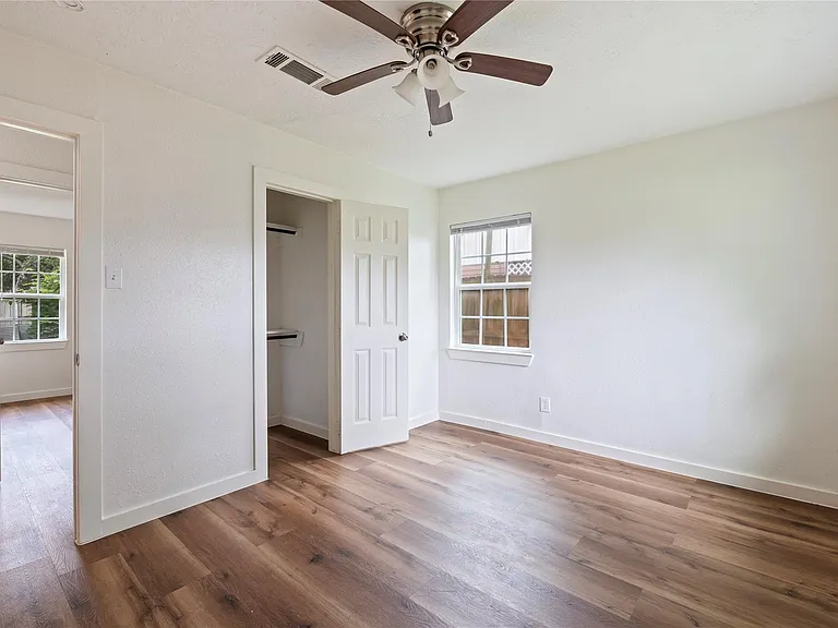 504 Burke Rd — Photo 8