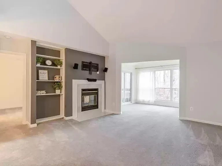 2241 Lovedale Ln #J — Photo 4