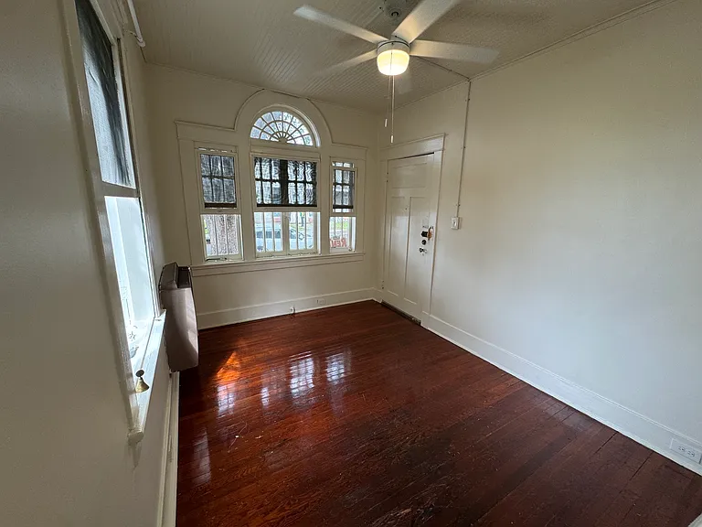 906 Wilson Dr — Photo 5
