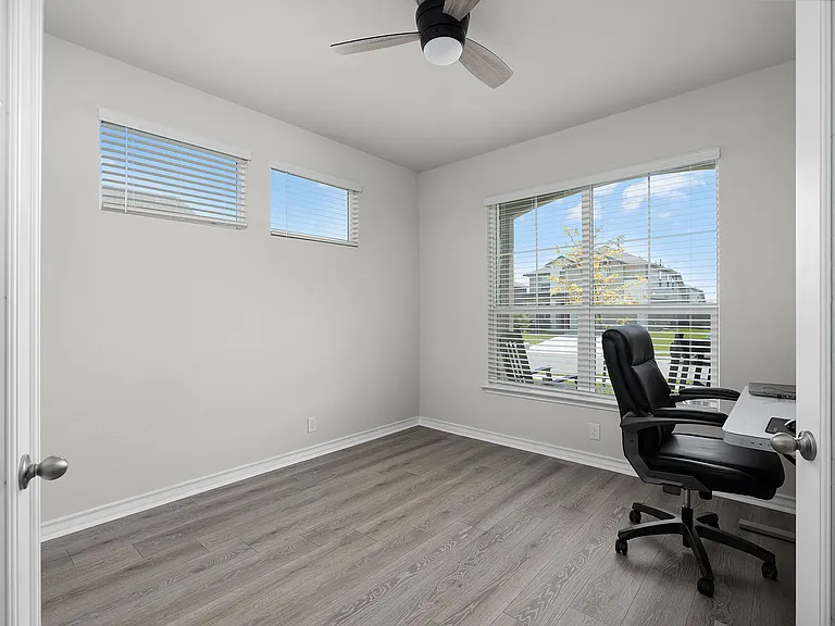 544 Lilac Shls — Photo 28