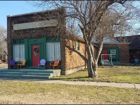 1301 W Maple St, Independence, KS 67301