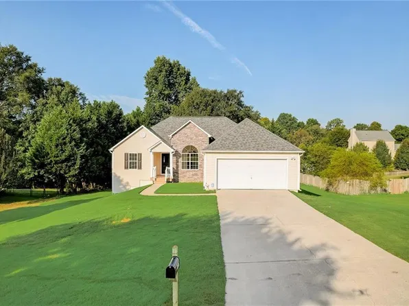 3850 Michaels Creek Way, Loganville, GA 30052
