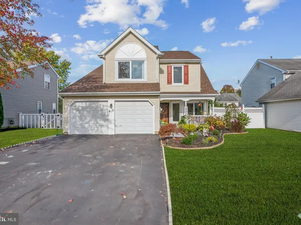 49 Tudor Dr, Burlington, NJ 08016