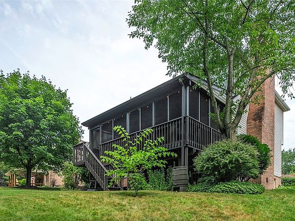 2nd image of 606 Highland Ct