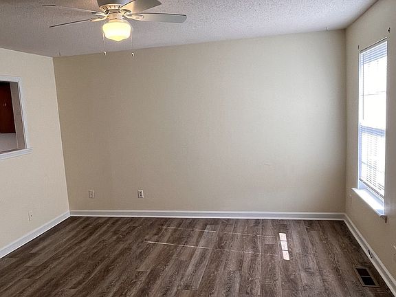 5th image of 3255 Tower Dr APT B