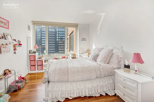 Sold by Sotheby's International Realty | media 6