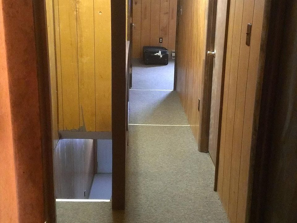 2nd image of 211 High St