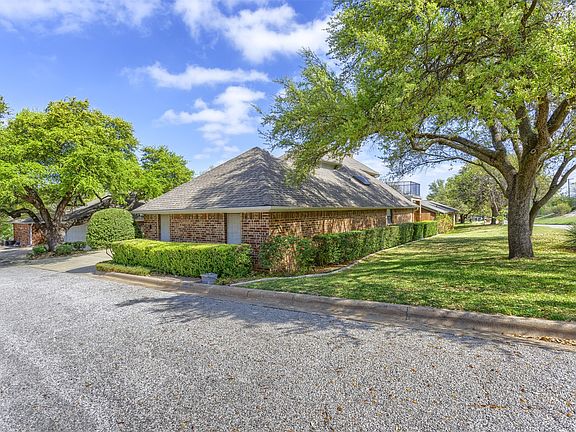 2nd image of 68 Legend Rd