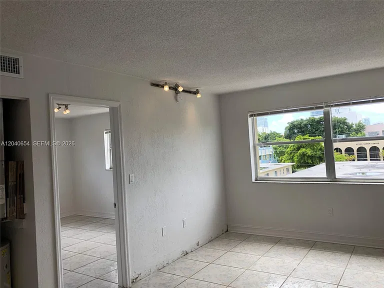 444 SW 4th St #404 — Photo 8