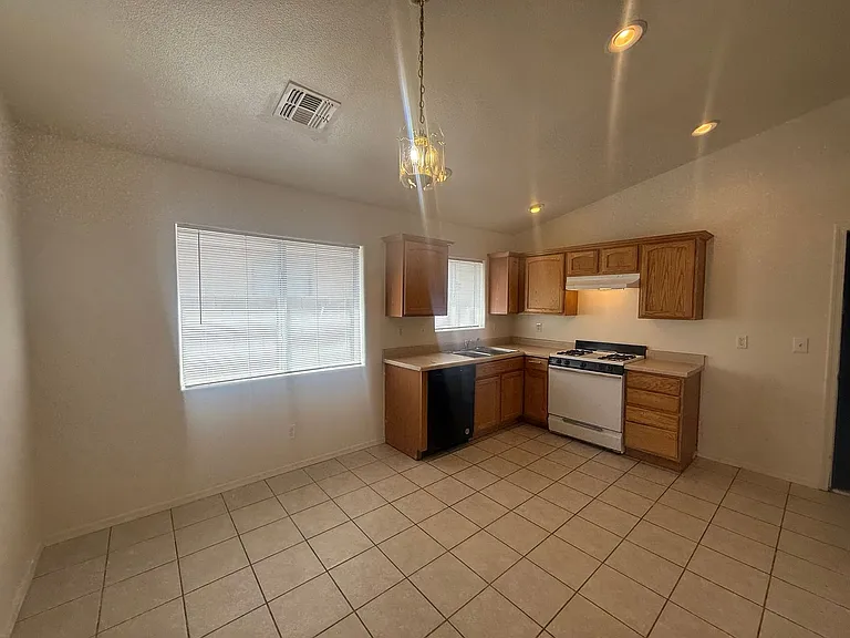 3386 N Jewel St — Photo 5