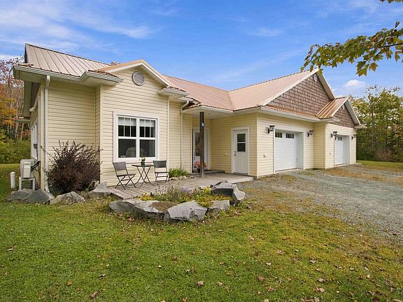 5th image of 15 Maple Ridge Dr Units A & B