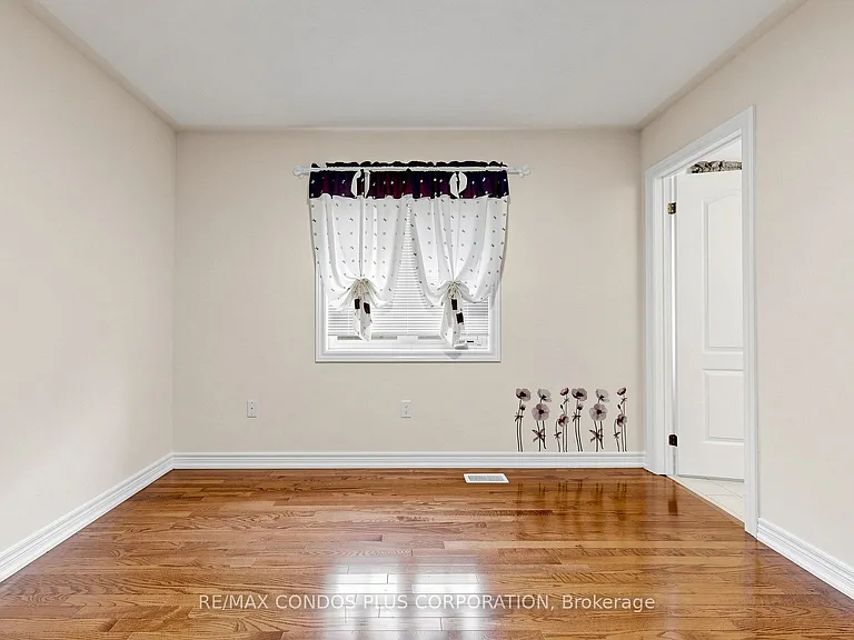 139 Queen Filomena Ave — Photo 34