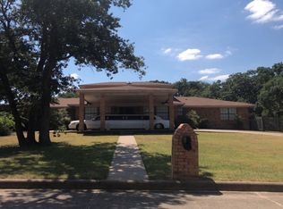 101 Meadowlake Ct, Kennedale, TX 76060