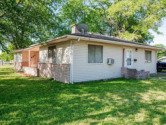 3rd image of 2302 Crawford Ave