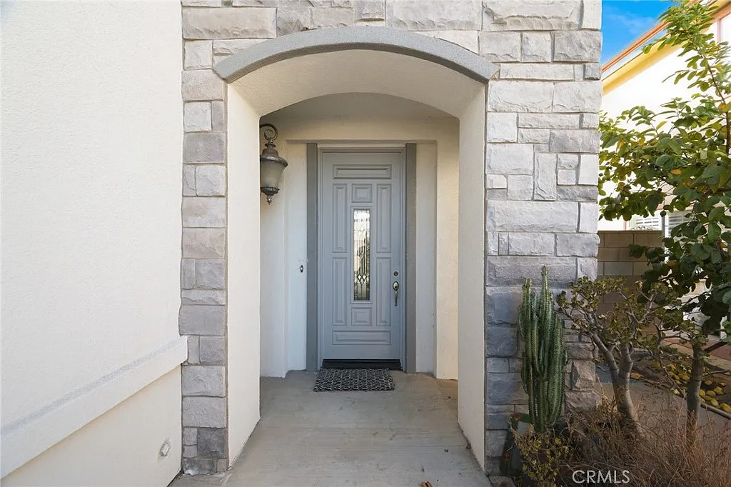 4 bed, 2191 sqft, $3,800 — Photo 2