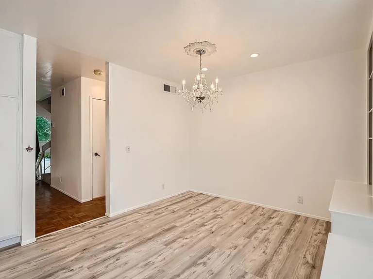 3253 Caminito Eastbluff — Photo 9