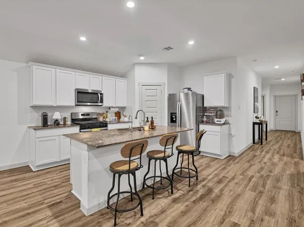 10002 Palm Royal Dr, Baytown, TX 77521