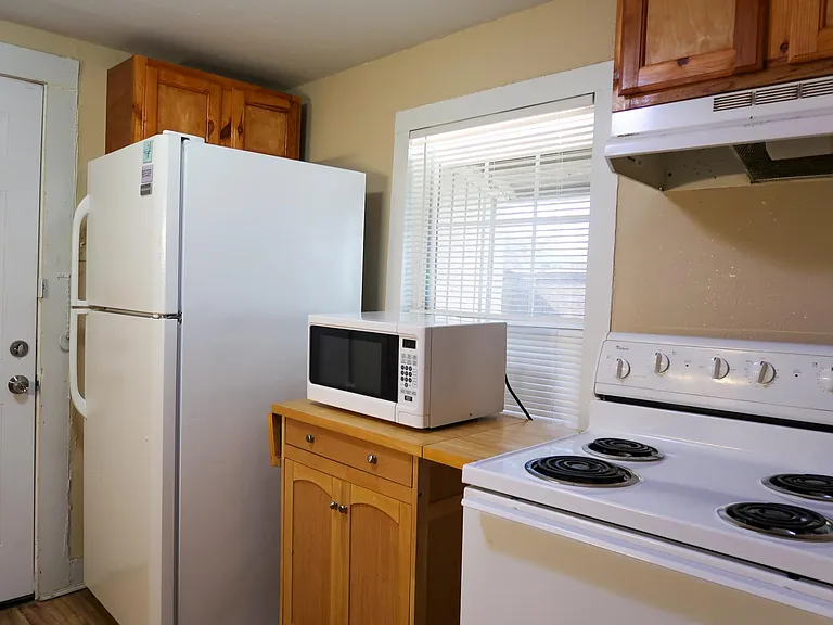 1547 W Agarita Ave #C — Photo 9