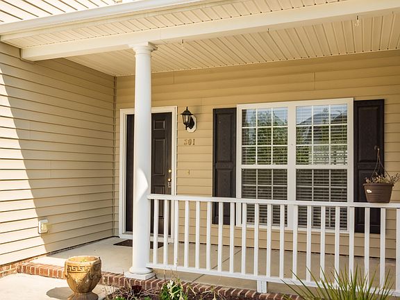 3rd image of 301 Luke Meadow Ln