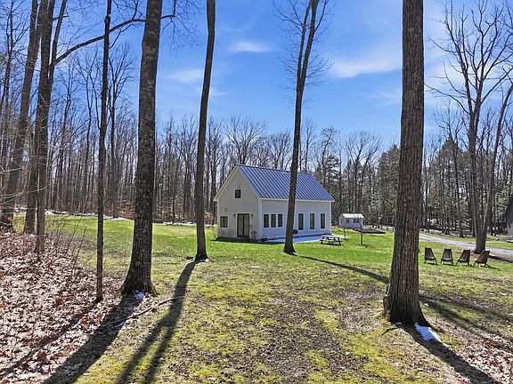 4th image of 225 Piper Ridge Road