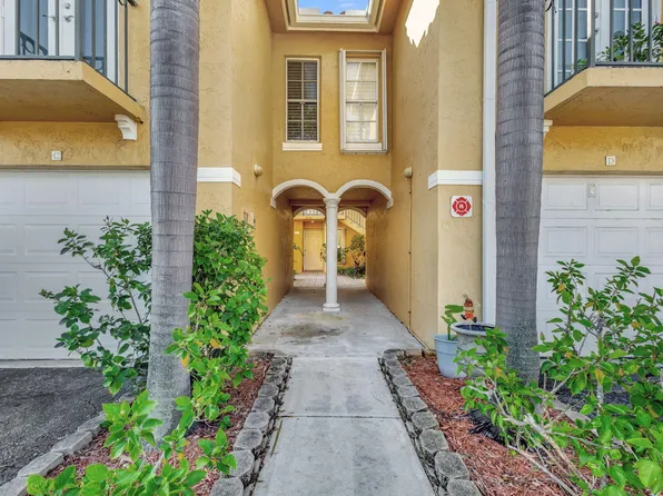 1060 Lake Shore Drive #203, Lake Park, FL 33403