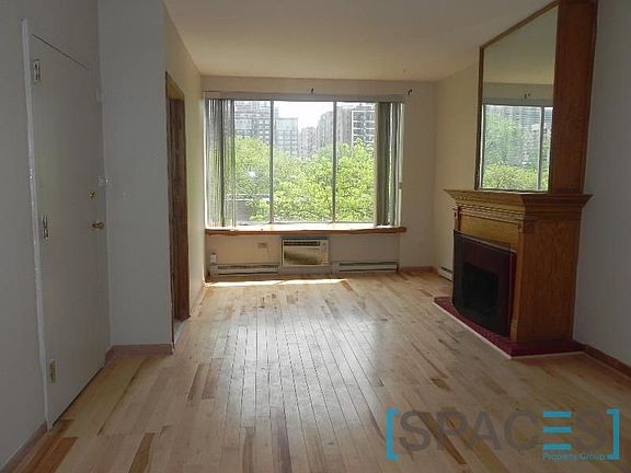 4th image of 1308 N La Salle Dr APT 4