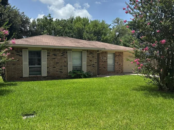 226 E Dumble St, Alvin, TX 77511